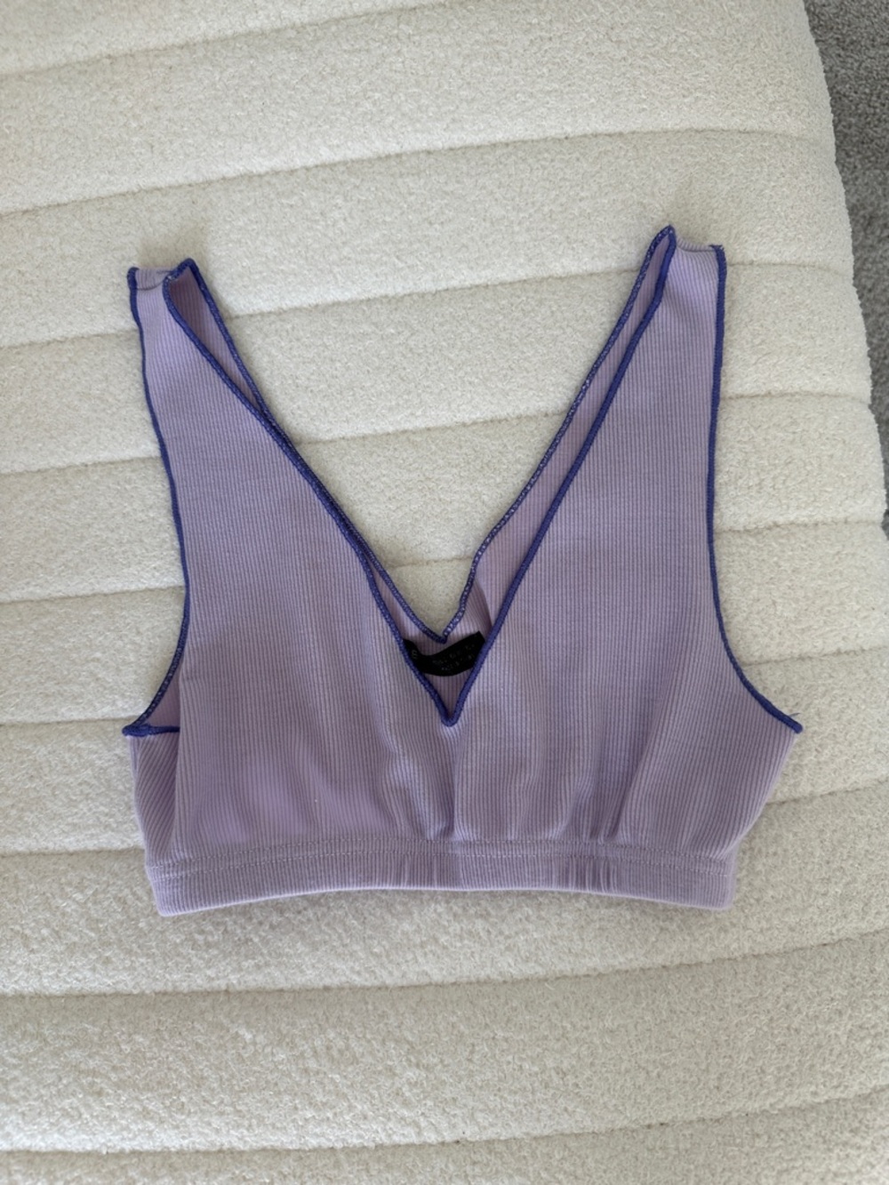 seam-trim v-neck crop top in lavender